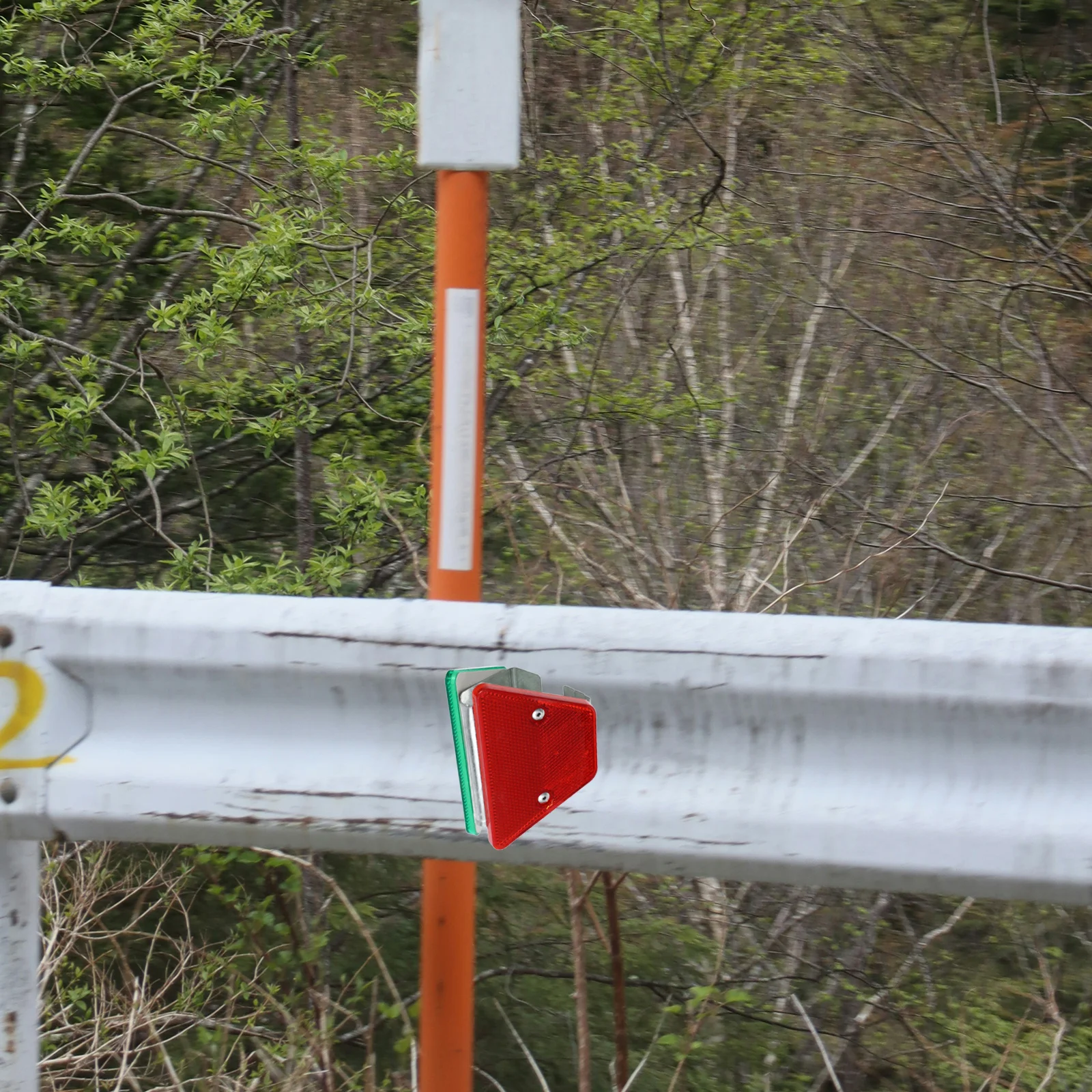 عاكسات الطريق ثلاثية المنحرفة علامات الممر عالية الوضوح لعلامات السلامة المرورية لدرابزين الرصيف