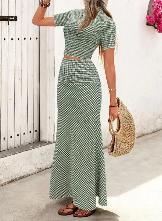 طقم نسائي صيفي كاجوال عالي الخصر على شكل حرف A مكون من قطعتين مع تصميم منقوش على شكل ورقة اللوتس بلوزة قصيرة متضمنة