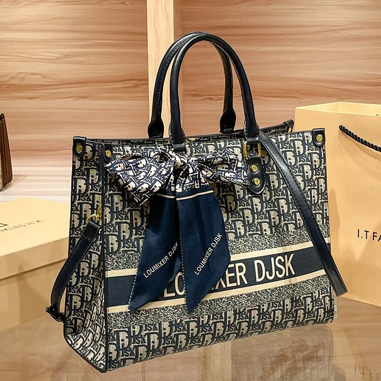 Luxury Brand Designer Diaper Bag Elegant Minimalist Leather Tote For Women Large Capacity Stylish Crossbody Shoulder Bag