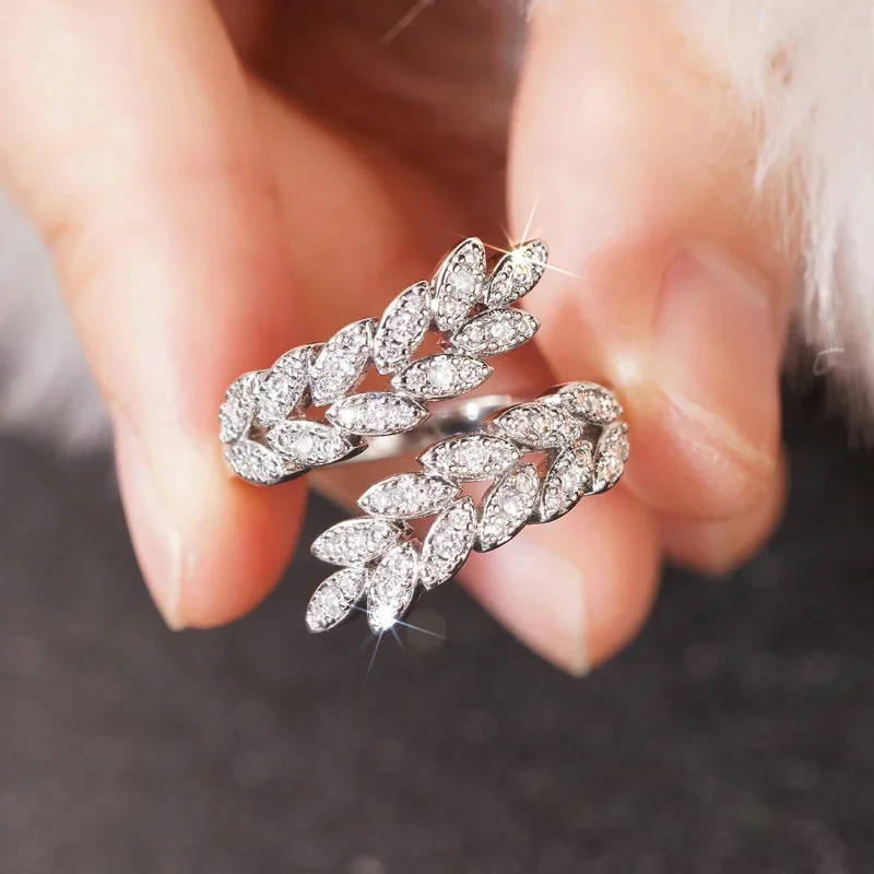 Huitan Bling Bling Leaf CZ Opening Rings for Women Luxury Bright Aesthetic Wedding Jewelry Fashion Modern Party Accessories Hot