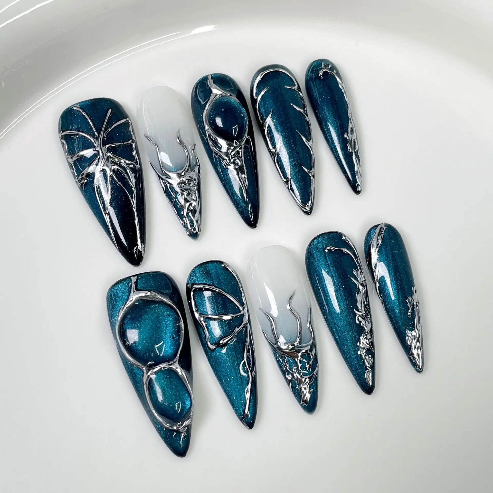 10 pz irregolare 3D argento metallo fatto a mano unghie finte lungo mandorla bianca stampa sull'unghia copertura completa unghie finte indossabili punte per unghie artistiche