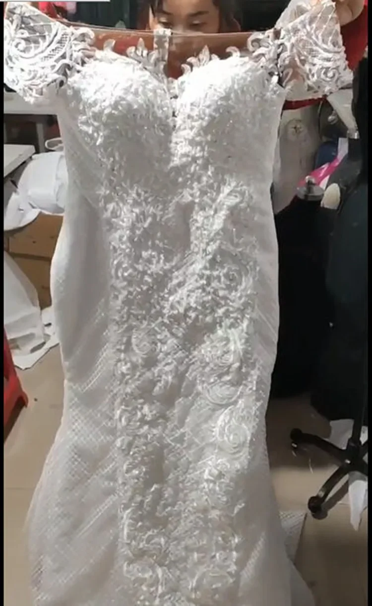 Vestido De novia De sirena con apliques De cuentas, hombros descubiertos, botones africanos, espalda, jardín