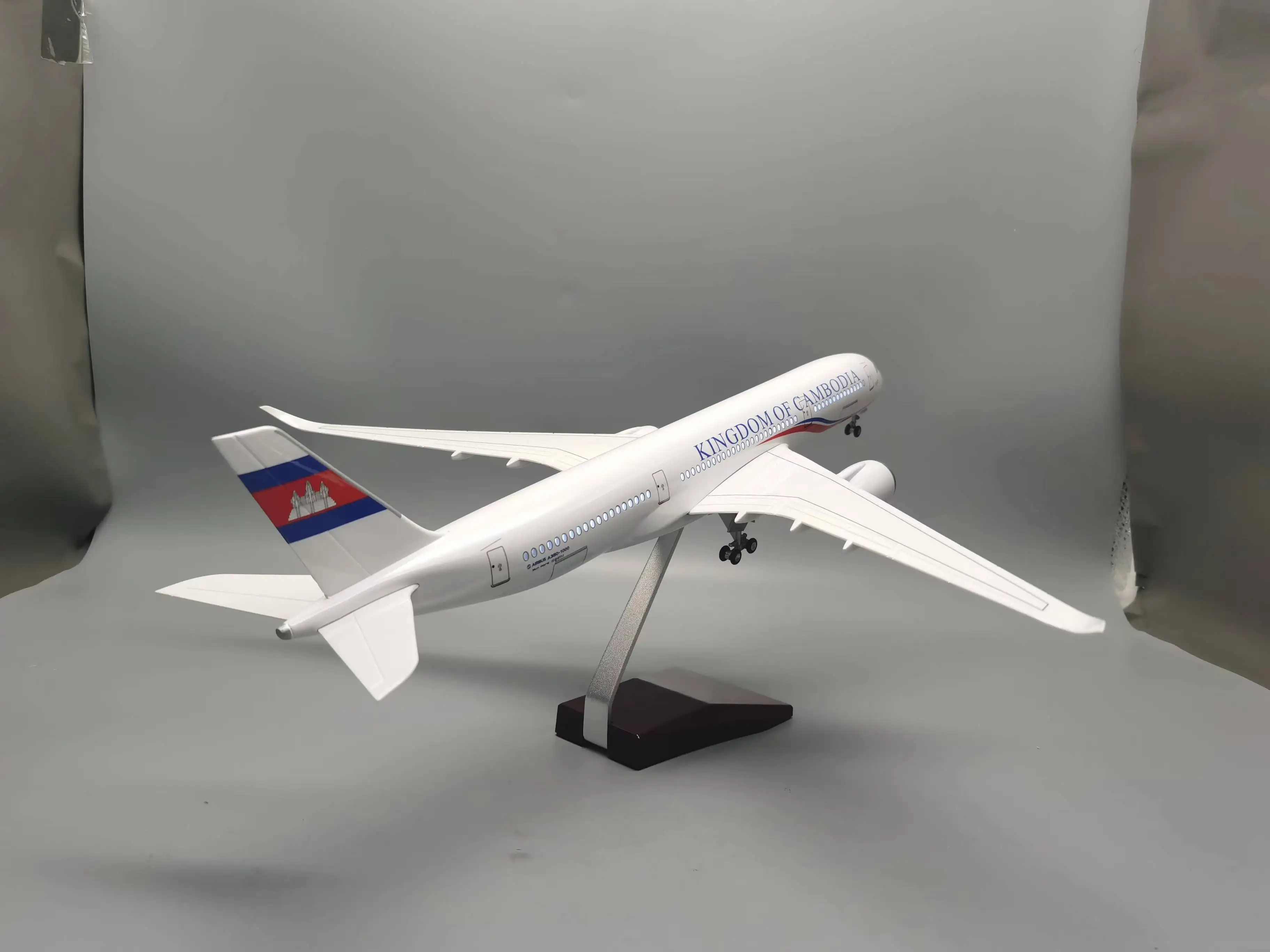 47cm Scale Diecast Model Kingdom Of Cambodia A350 Plane Airways Resin airplanes decoration home With Light Collection Display