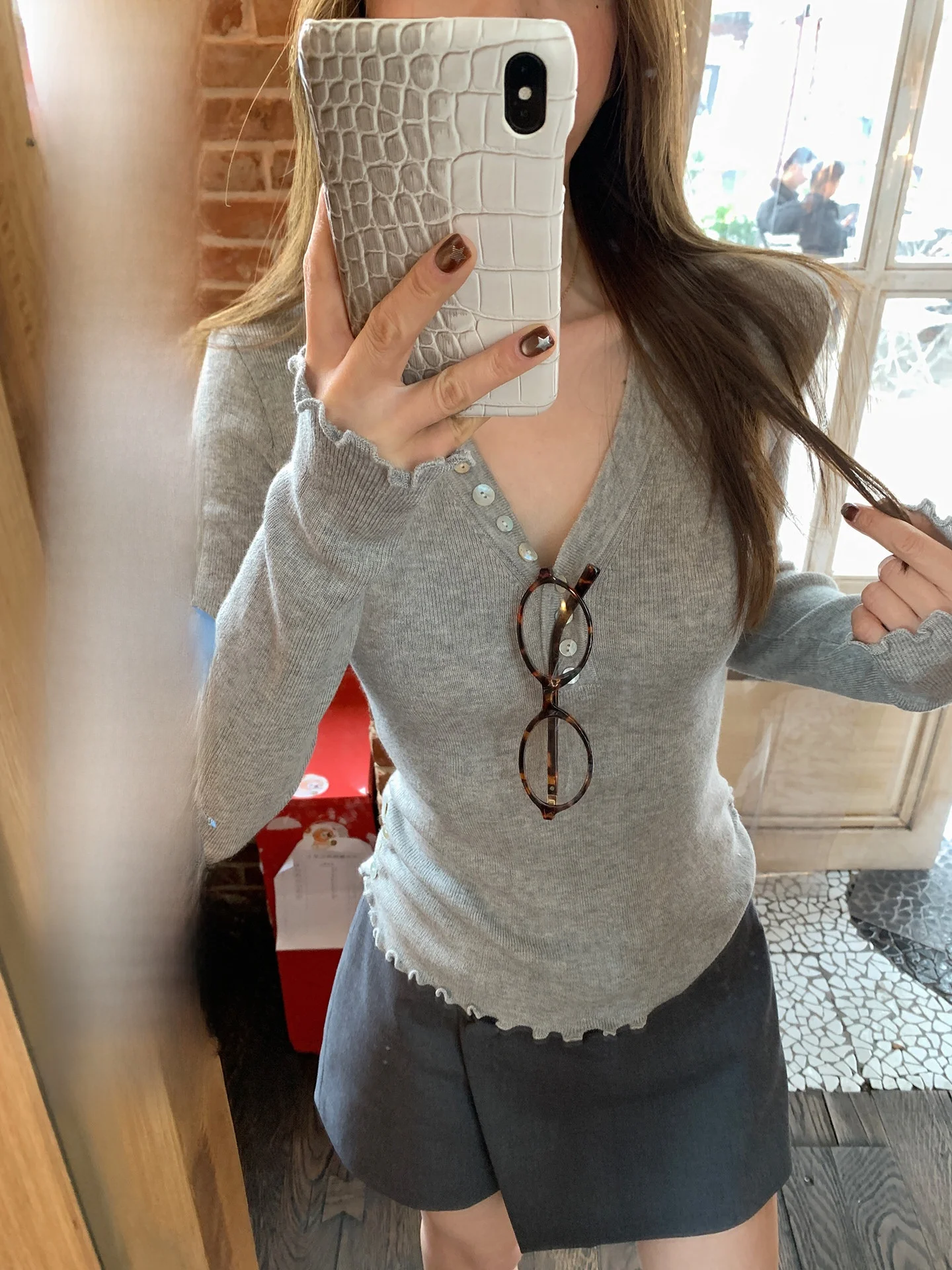 

Blue Button V-neck Knitwear Women's Slim Fit Long Sleeve Spring Fashionable Versatile Cleanfit Style Soft Fine Gauge