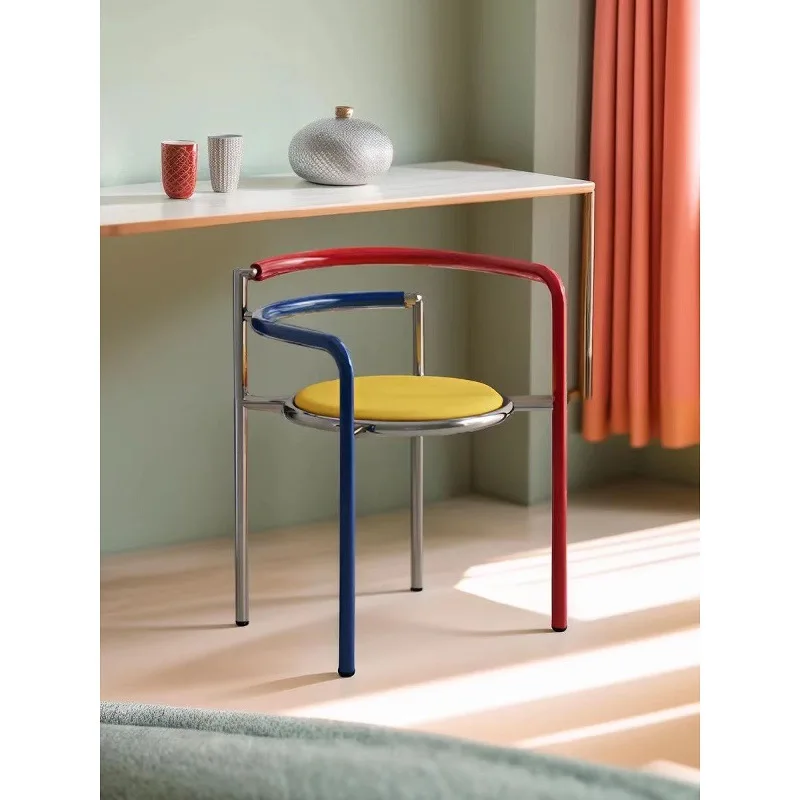 Red and blue chairs, stainless steel fashion home bloggers, the same style, French simple and modern