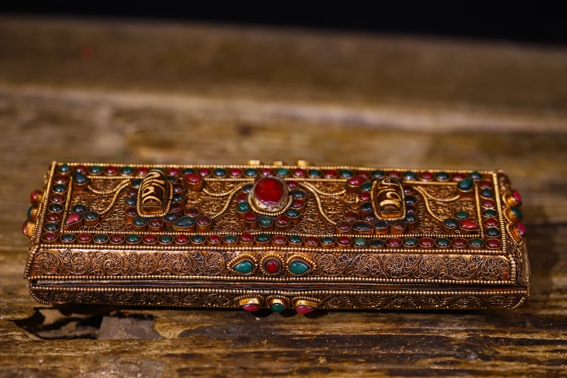 

Old China Collections Old Tibetan Silver Mosaic Gem gZi Bead Old Scripture Buddhist Scriptures Worship Hall Town house