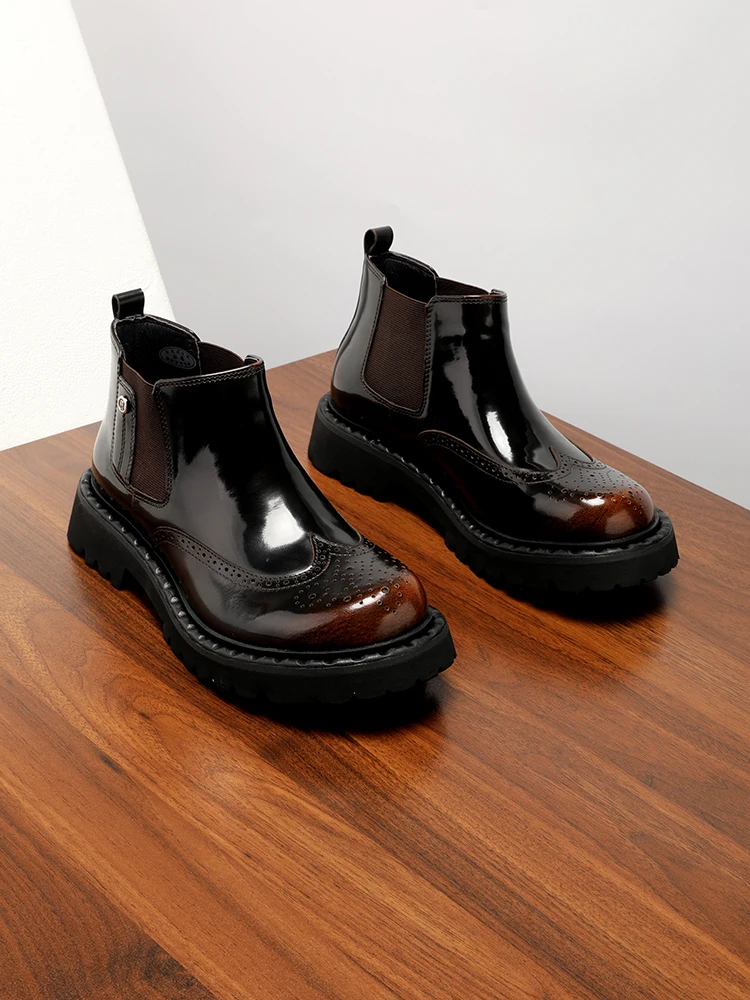 

Весенне-осенние новые мужские повседневные короткие ботинки в деловом стиле, кожаные глянцевые кожаные ботинки на платформе с гравировкой, модная мужская обувь