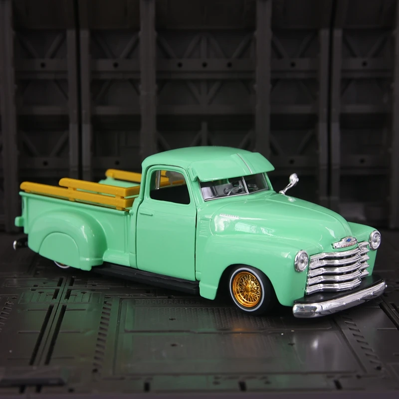 

Maisto 1:25 Simulated 1950 Chevrolet 3100 alloy pickup truck transport vehicle model doors can be opened