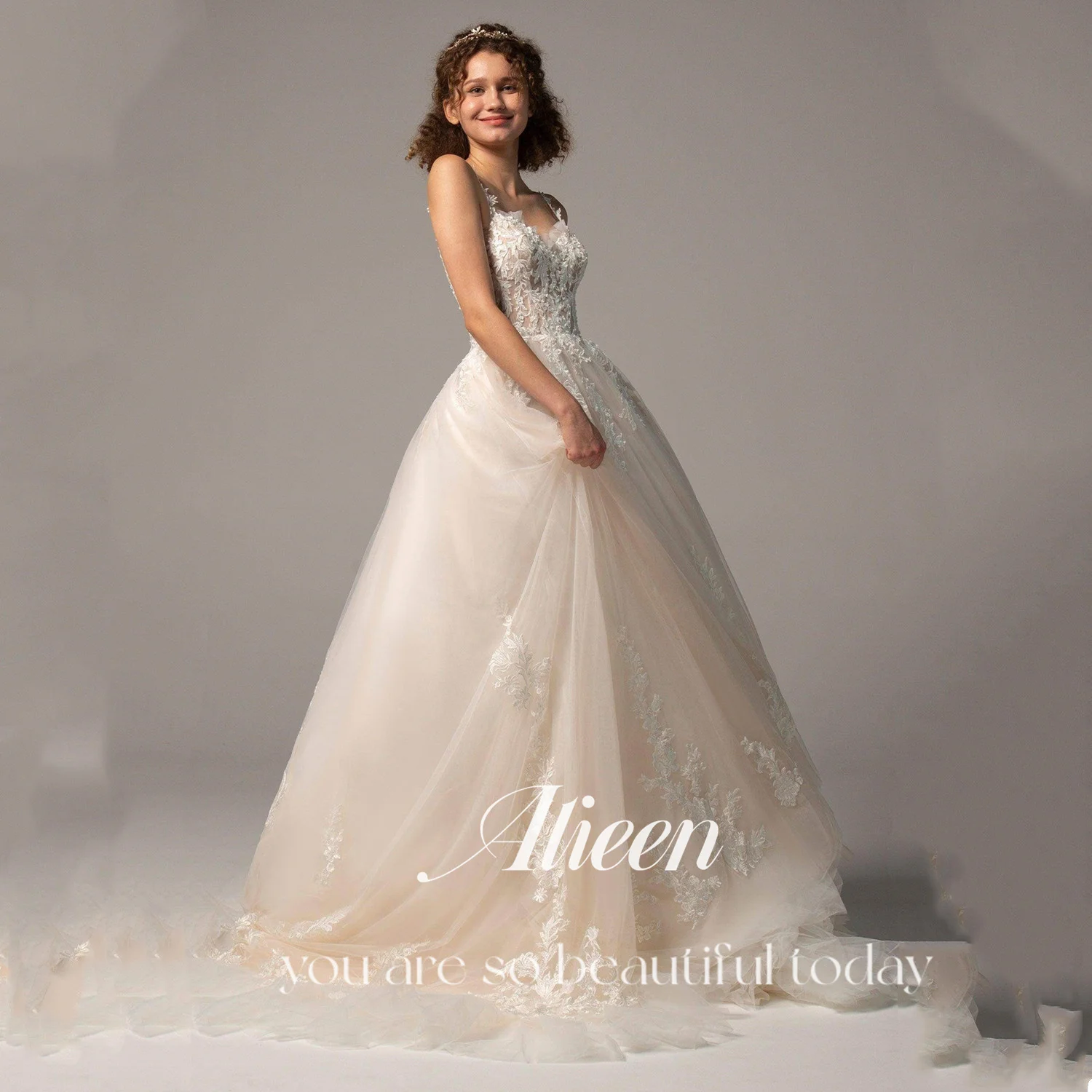 

Aileen Lace Elegant Party Dresses 2025 Robes of Soirée Prom Dress Customized Luxurious Women's Evening Dresses فساتين سهرة Shawl