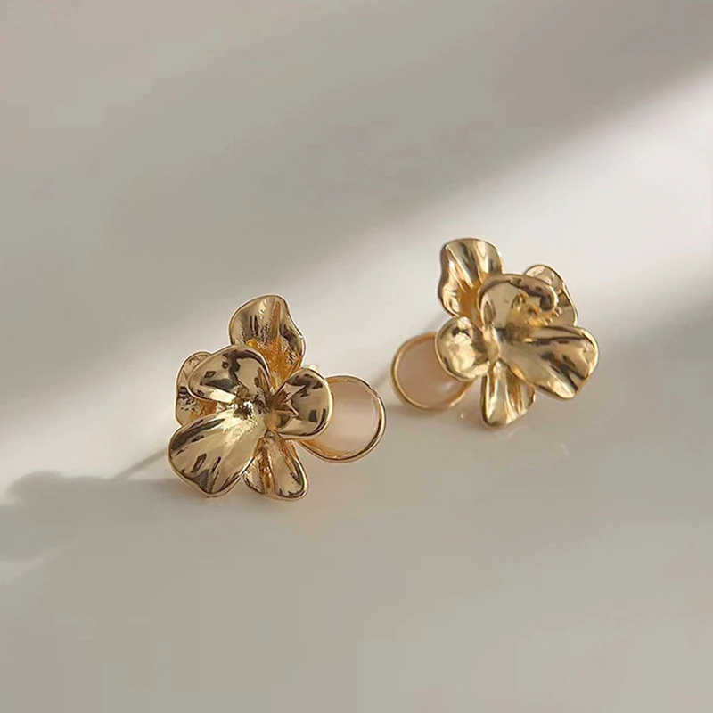 المرأة الفاخرة المتخصصة تصميم الذهبي البتلة الأقراط الفرنسية الرجعية المعادن أوبال قرط صغير زهري للنساء هدايا مجوهرات أنيقة #1