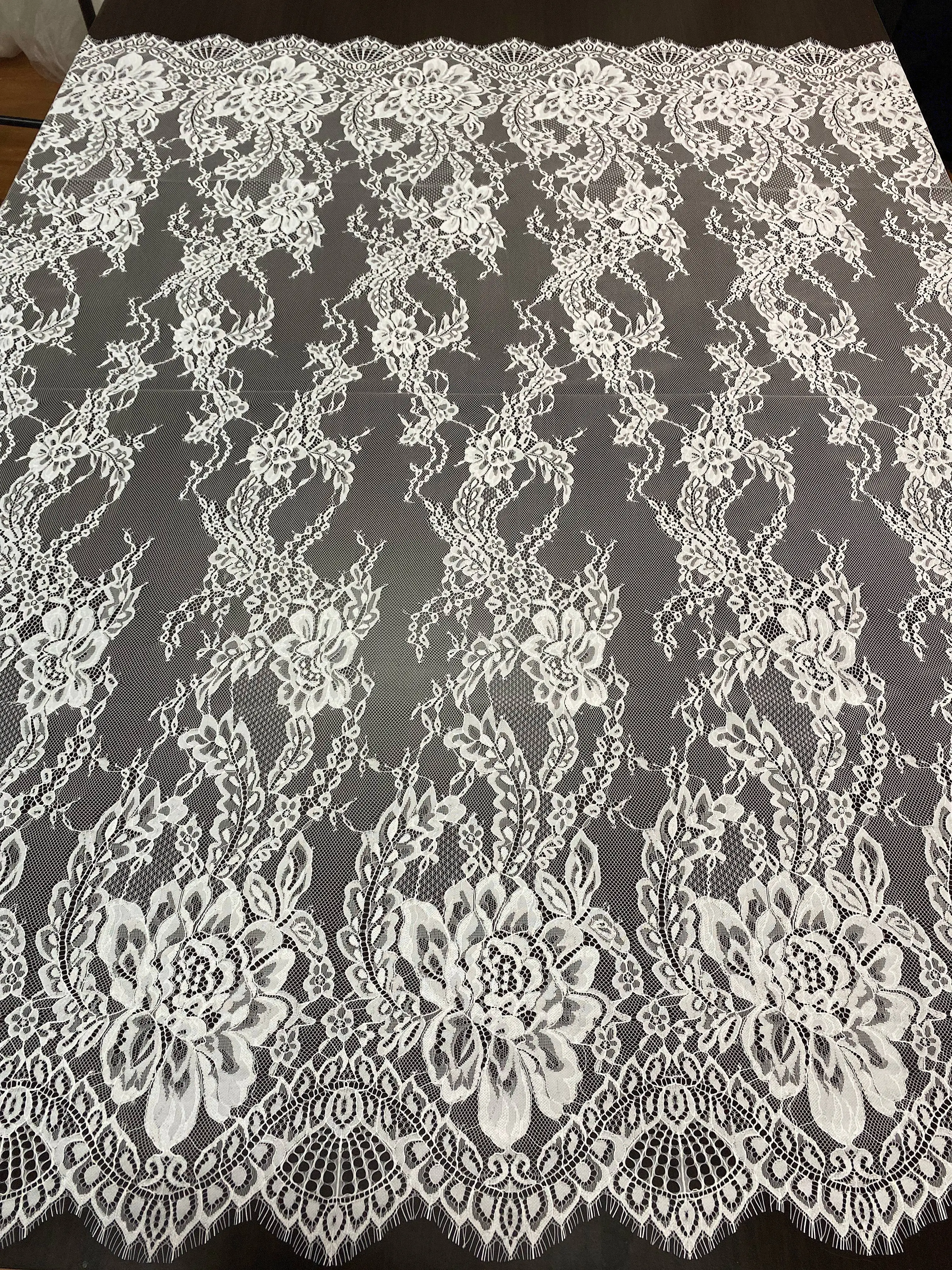 Ivory-colored Mascara Fabric French Chantilly Lace Bridal Material，Featuring Tall and Large Floral Patterns With Big Blossoms