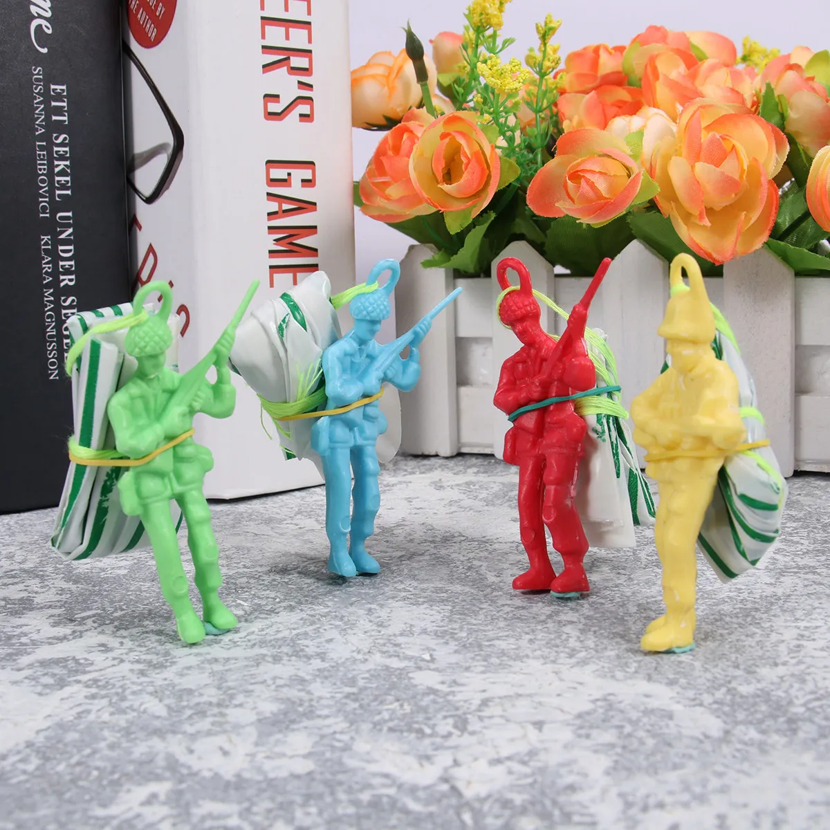 

10Pcs Soldier Parachute Man Set Floating Parachutes Premium Material Kids Outdoor Gift Parachute Toy