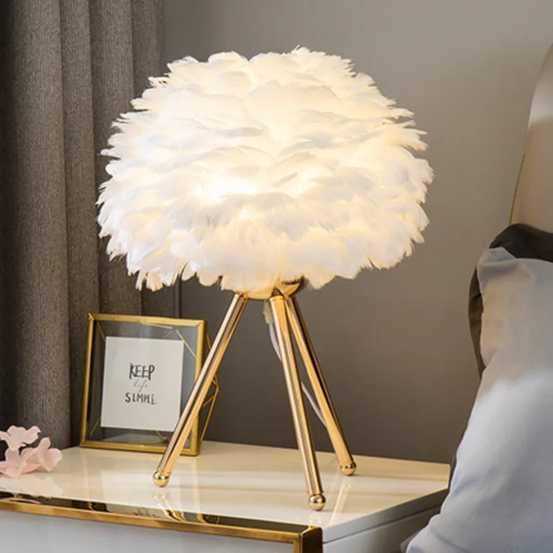 Ostrich Feather Table Lamp Simple Elegant Modern Tripod Desk Light Gold Ostritch Feather Copper Wire Table Lamp