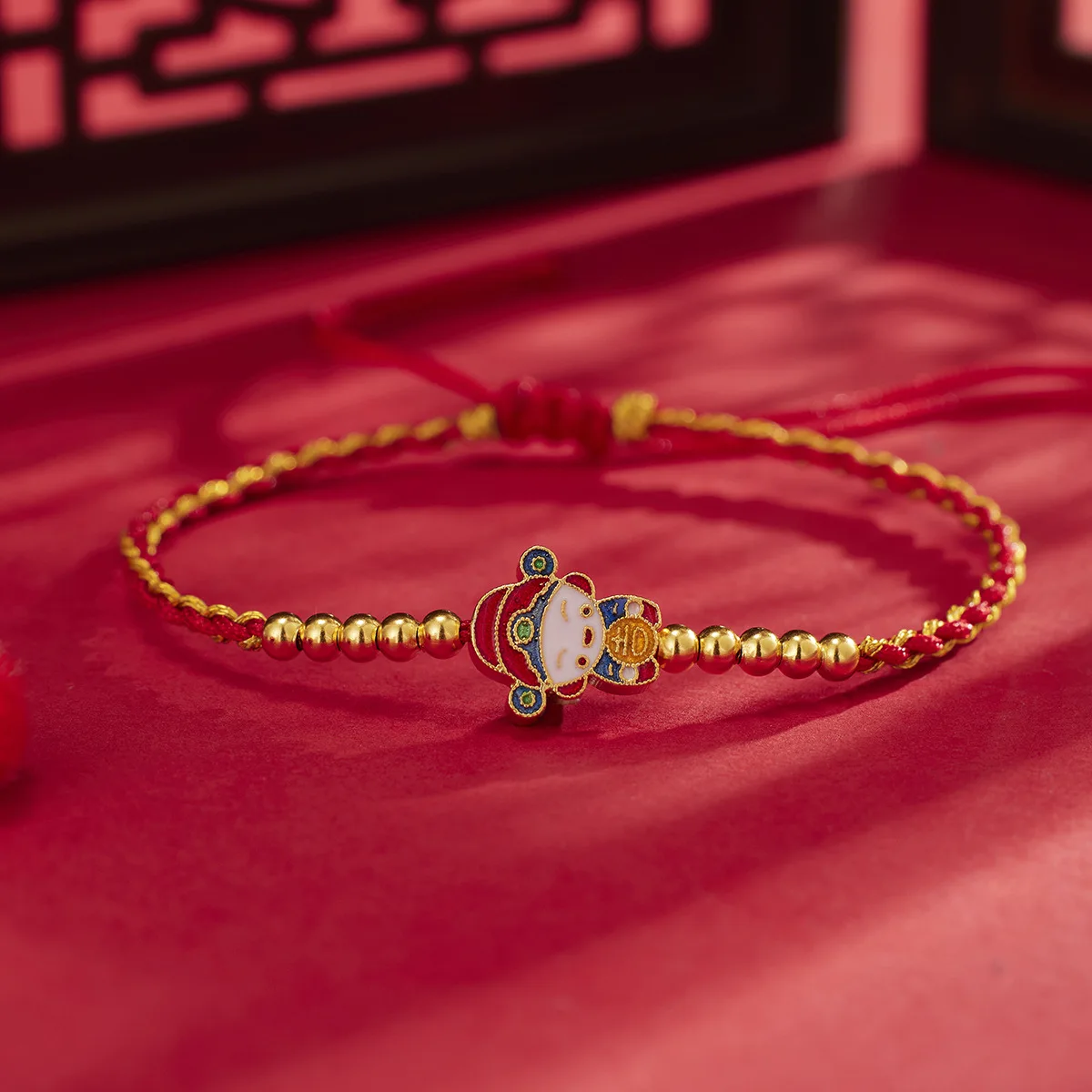 

Браслет из серебра S925 с красным шнурком, регулируемый, женский, с позолотой, эмалью, подвеской-талисманом Бога богатства, приносящий удачу, в стиле фэн-шуй