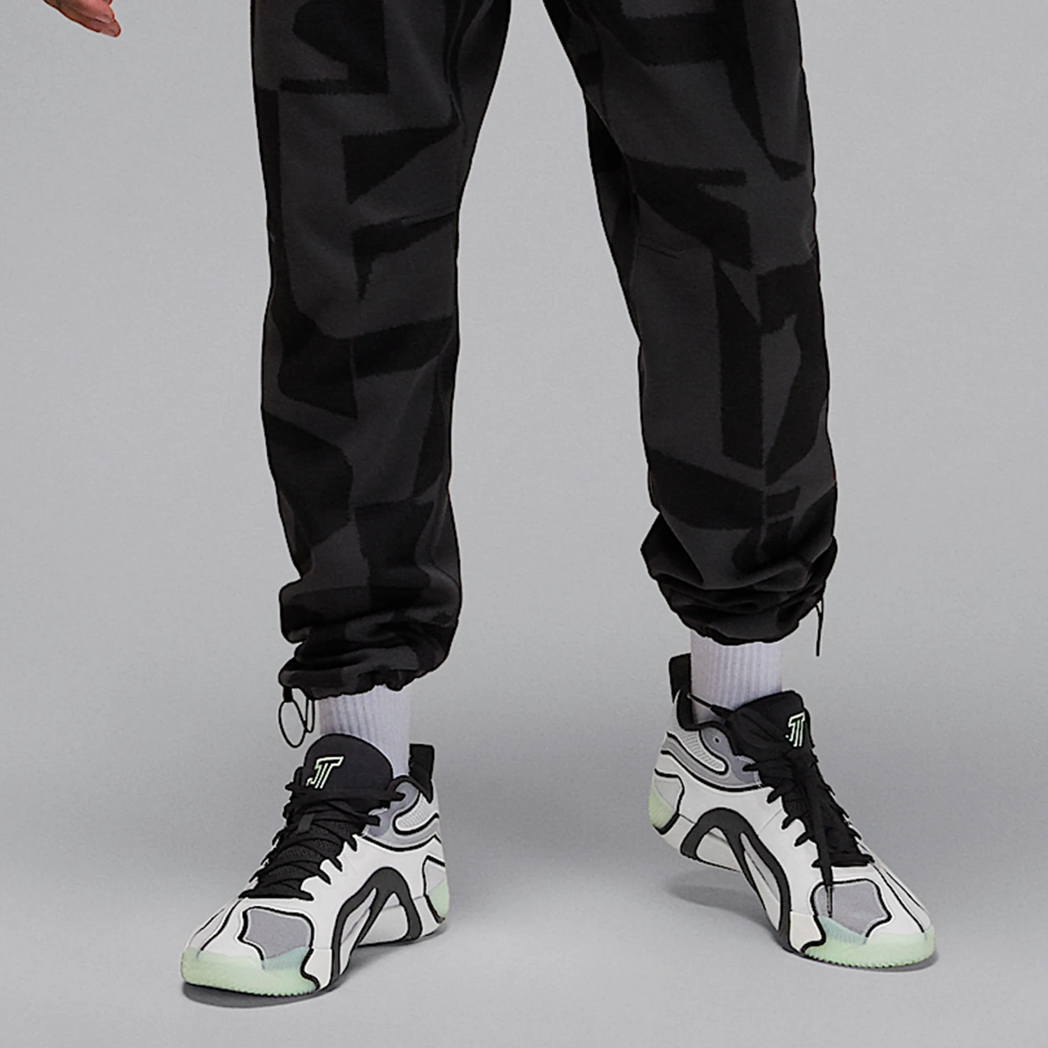 

Nike Authentic JORDAN Men's Mid-Top Cushioned Training Basketball Shoes FZ6601-001