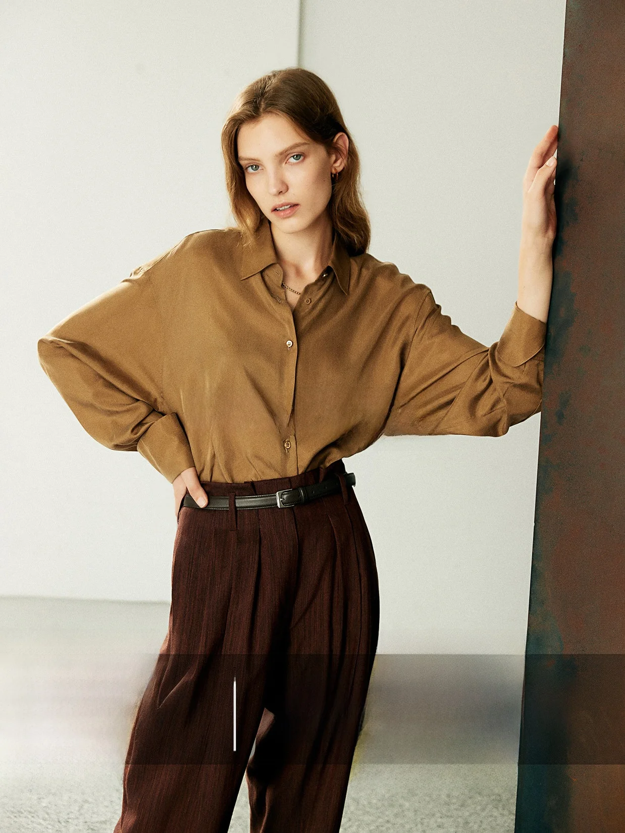 

Lightweight Draped Copper Ammonia Silk Loose Fit Faionable irt Ele Simple Sve Flip Design Straight Tube Sle