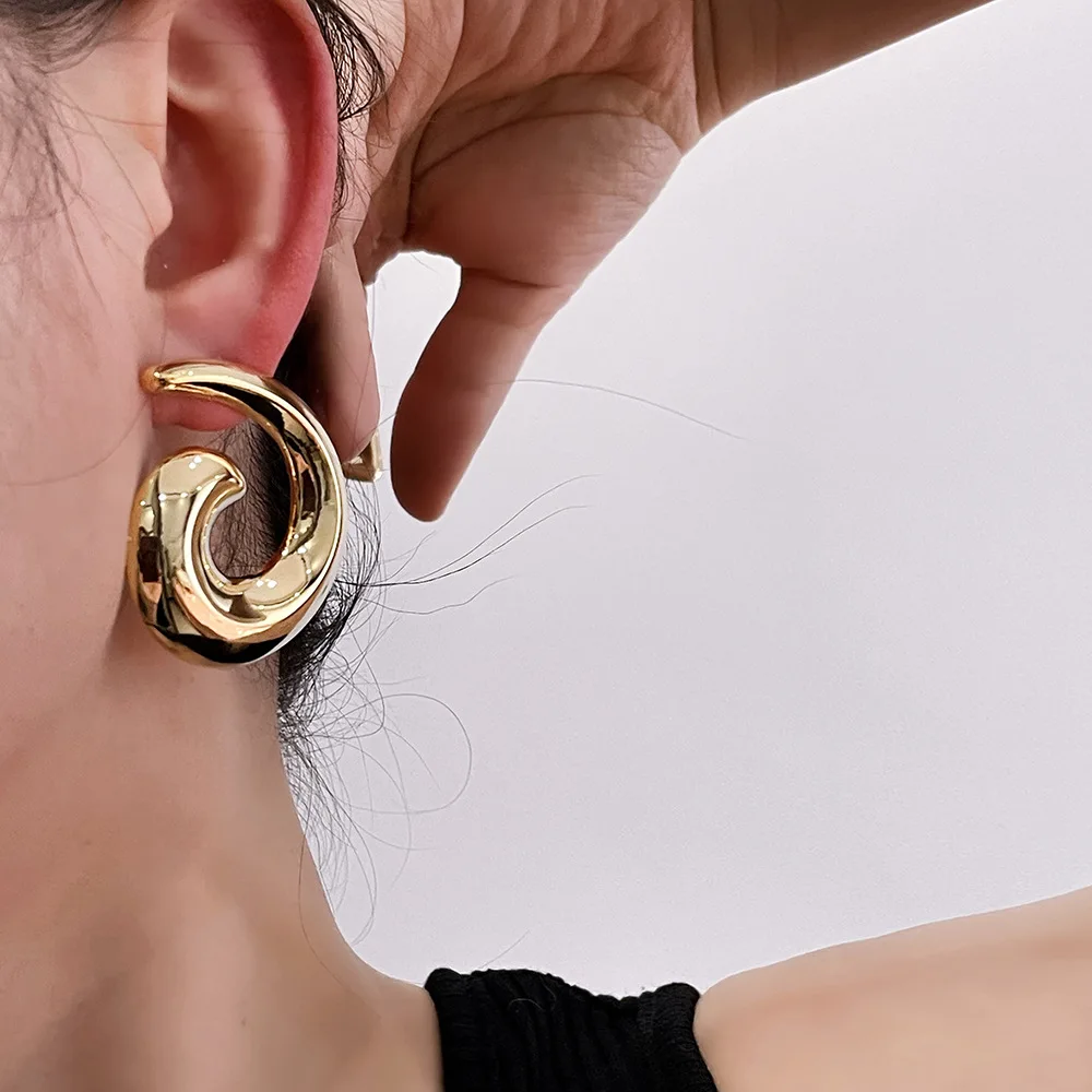 Vintage Hyperbole Metal Spiral Vortex Geometric Earrings for Women European and American Personality Catwalk Party Jewelry Gifts