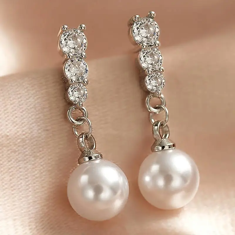 Huitan Ästhetische Imitationsperlen-Tropfenohrringe für Frauen, Hochzeitstag, elegante Accessoires, trendiger Alltagsschmuck mit CZ