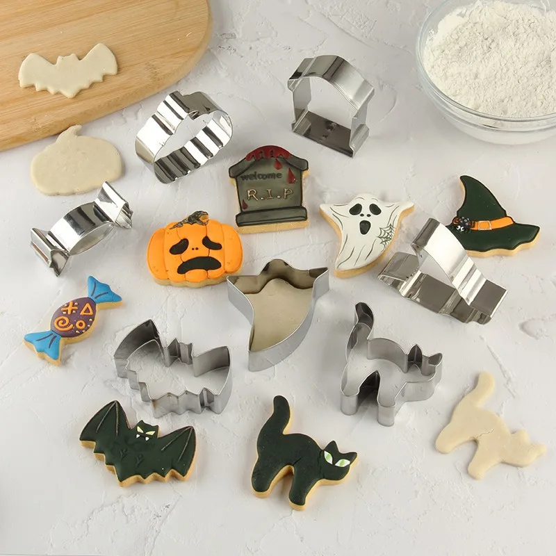 12 Pcs Halloween Cookie Cutters Set Stainless Steel Pumpkin Skull Bat Ghost Biscuit Mold DIY Baking Tools for Holiday Party
