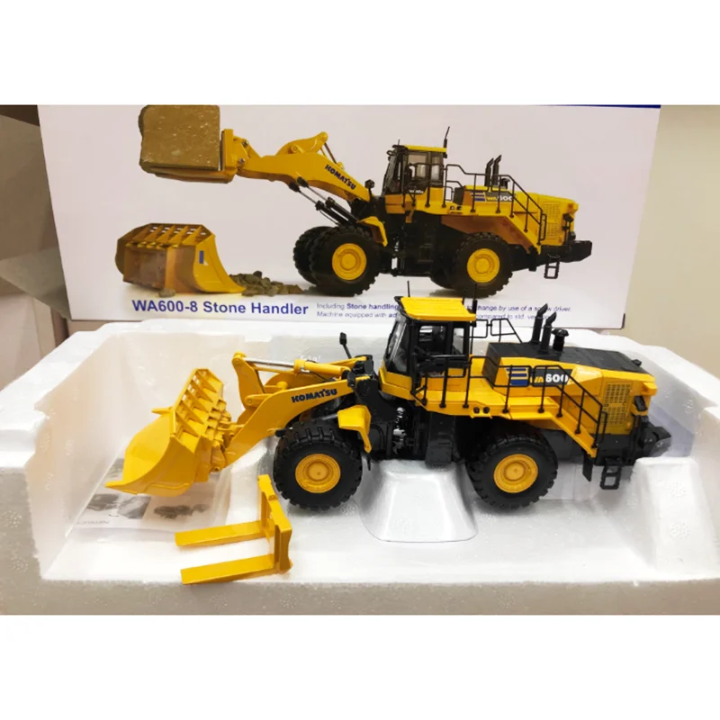 UH 8153 Diecast 1:50 Scale Alloy WA600-8 Wheeled Loader Forklift Model Simulation Toy Collection Gift Static Ornament