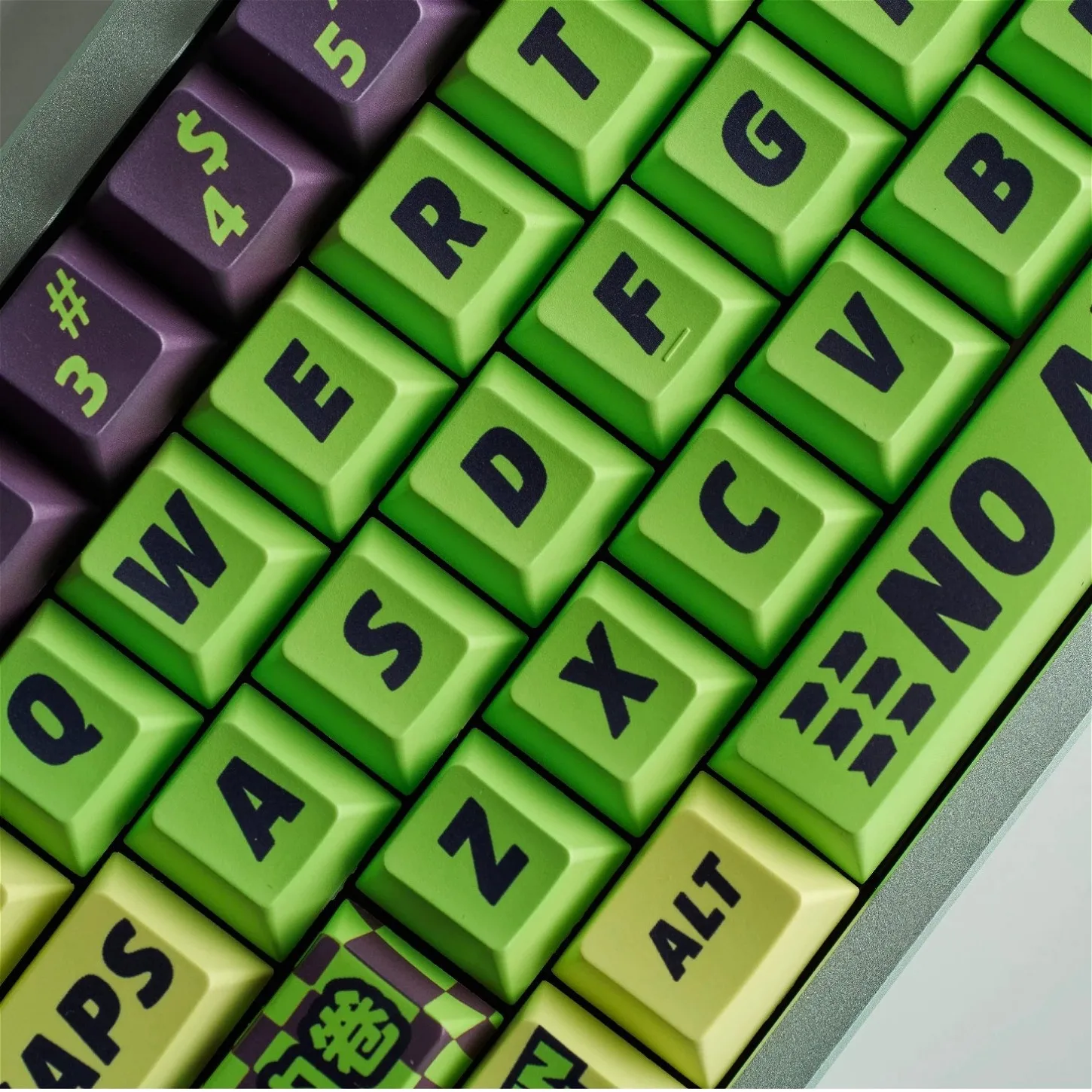 Green PBT Cherry Profile Keycaps 130 Keys Personalized Key Cap Set for 60-108 Mechanical Keyboard Gaming Office Gift