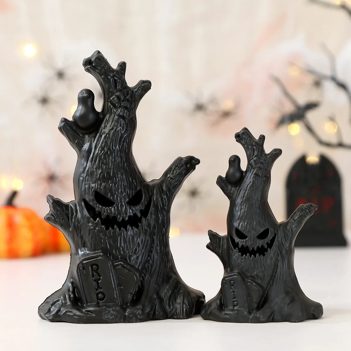 Gruselige beleuchtete Halloween-Ornamente – LED-Kürbislampe, Geisterbaumstumpf, flackernde Kerzen für die Dekoration im Innen- und Außenbereich – Detail 18