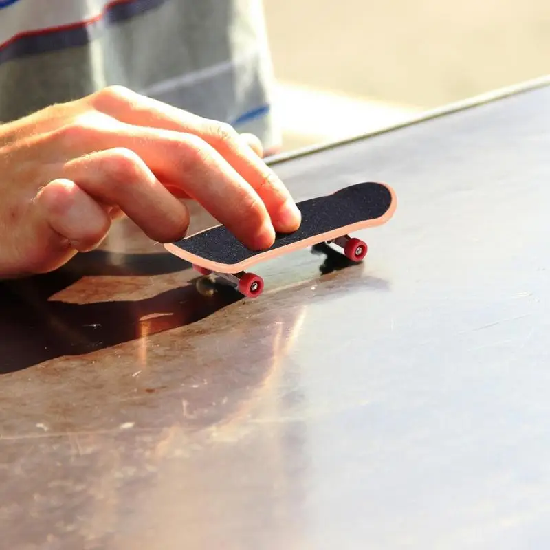 Finger Skateboard portatile in lega di zinco tastiera giocattolo giocattolo educativo Mini Scooter per ragazze ragazzi bambini bambini adolescenti adulti