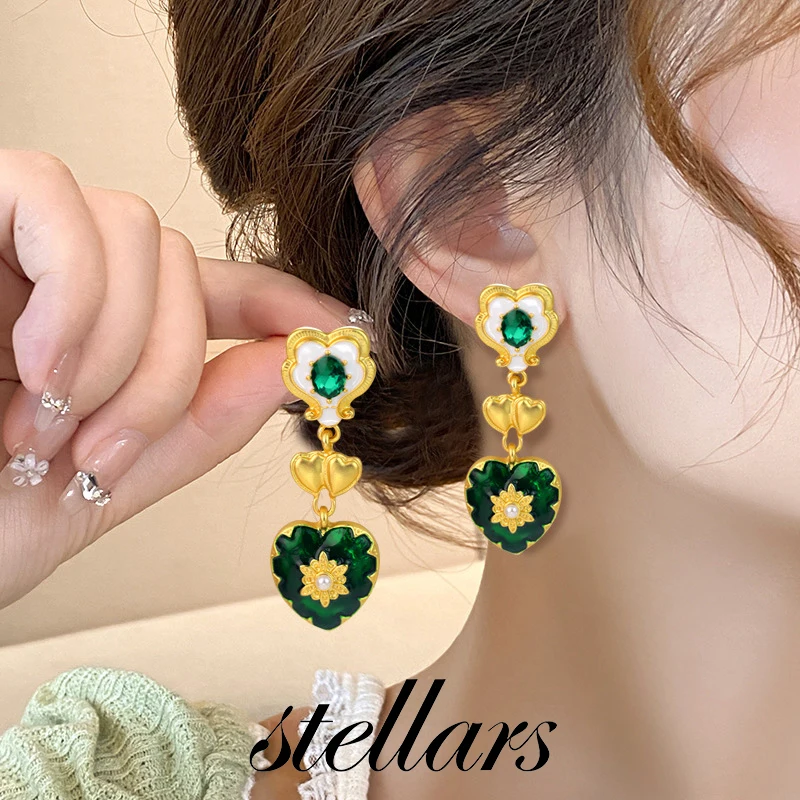

Retro Green Artistic Heart-Carved Embossed Palace-Style Earrings Fashionable Floral Medieval High-End Feel Oil-Drop Jewelry