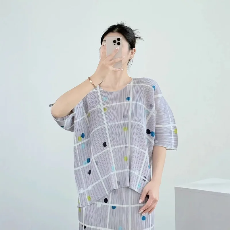

Плиссированная футболка Miyake с оригинальным принтом в горошек, универсальный топ, новинка Весна-Лето 2026, повседневная свободная футболка с плиссированным принтом для женщин