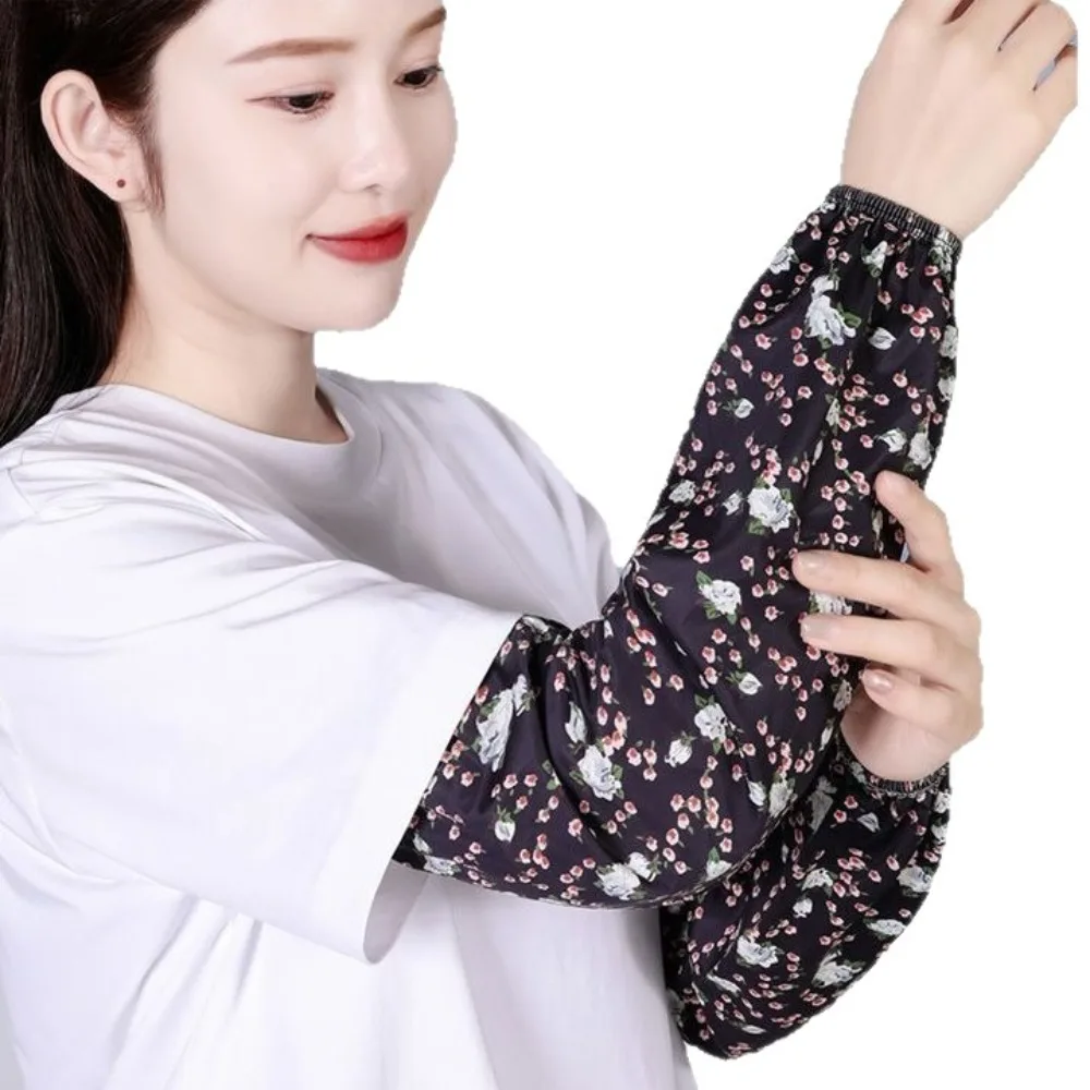 Guanti di seta di ghiaccio floreale di nuova moda Guanti lunghi larghi e traspiranti Protezioni per le braccia anti-UV Maniche da guida per esterni