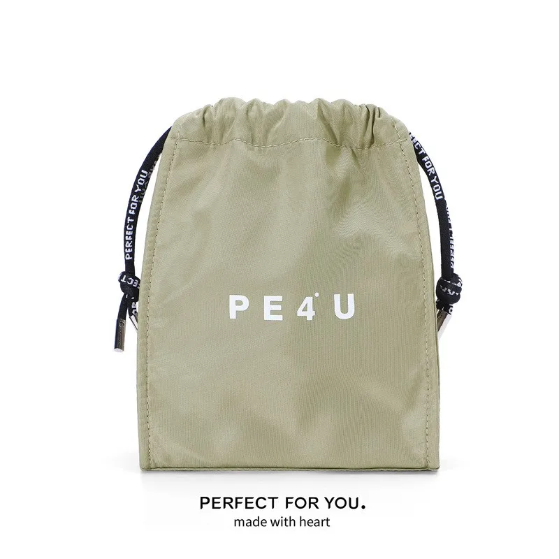 

Versatile High-End Nylon Crossbody Bag Large-Capacity Lightweight Canvas Shoulder Bag for Men And Women