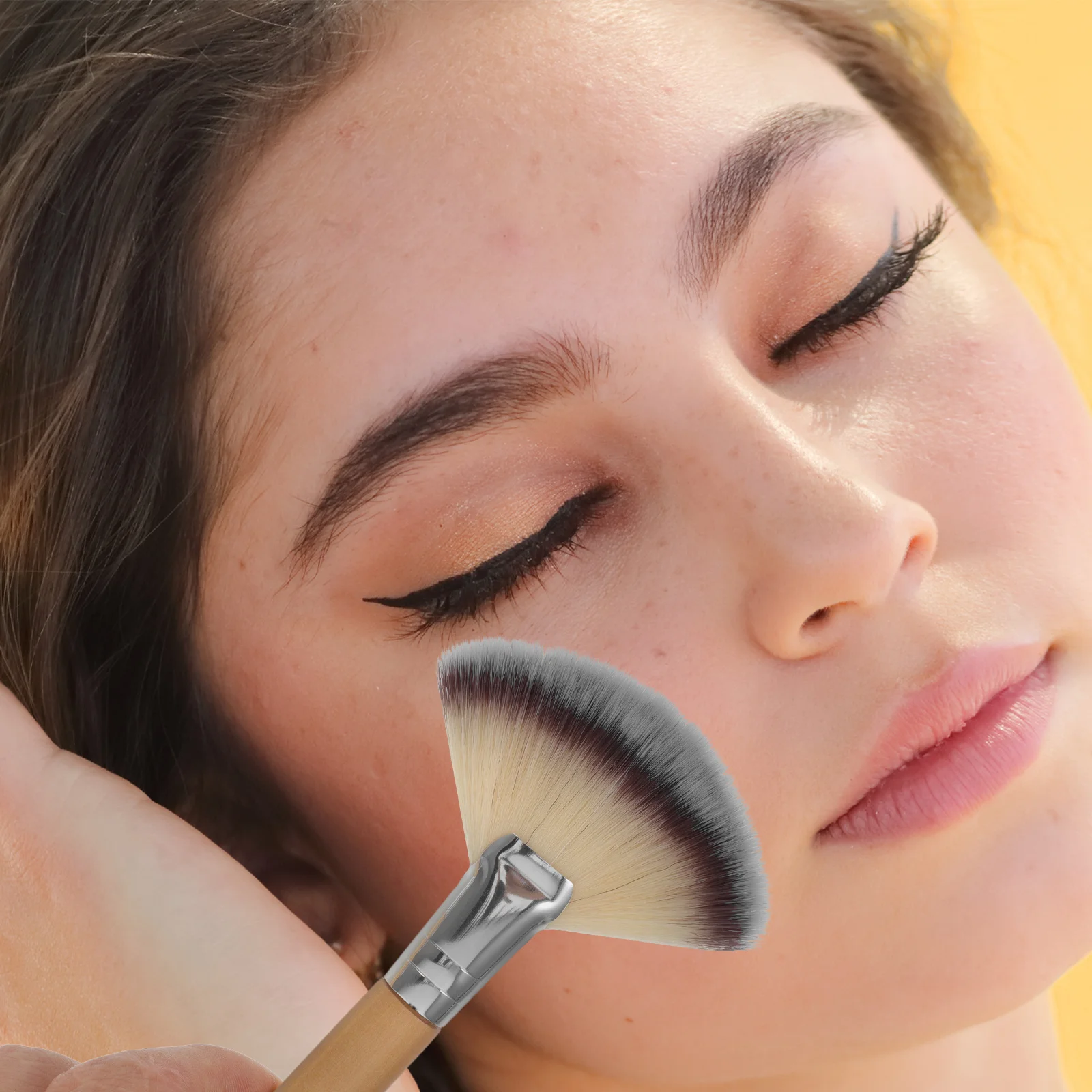 4 قطعة فرشاة ماكياج مروحة مقبض طويل فرشاة الوجه لبودرة الأساس وأحمر الخدود إعداد غير تساقط لينة كثيفة النساء الفتيات السيدات