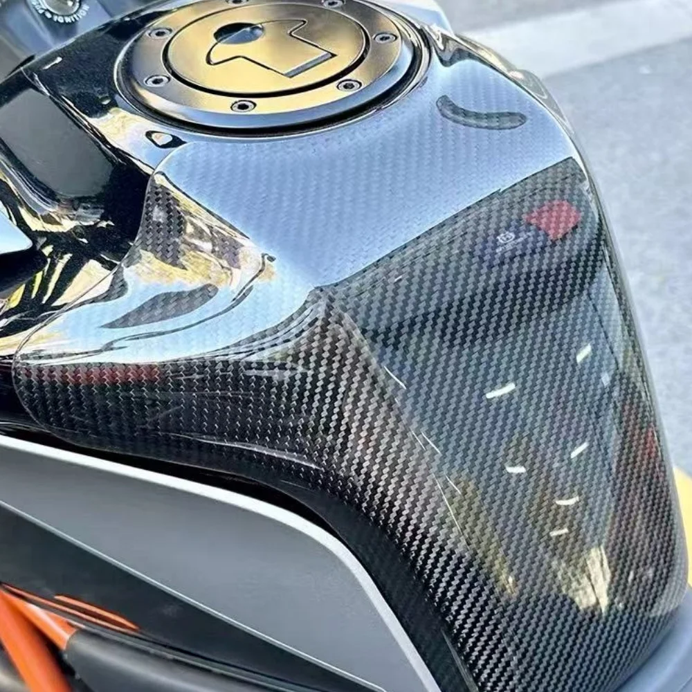 FOR KTM DUKE250 / DUKE390 Modified Carbon Fiber Fuel Tank Cap, Quick Release Gas Tank Cover Surface glaze sealing treatment