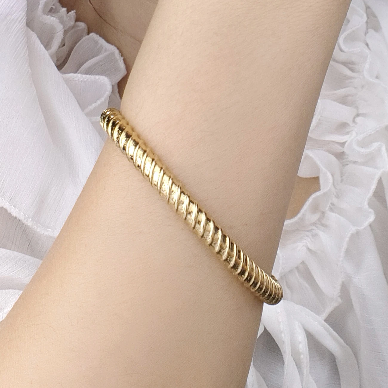 Stainless Steel Fashion Threaded Women\'s Open Bracelet