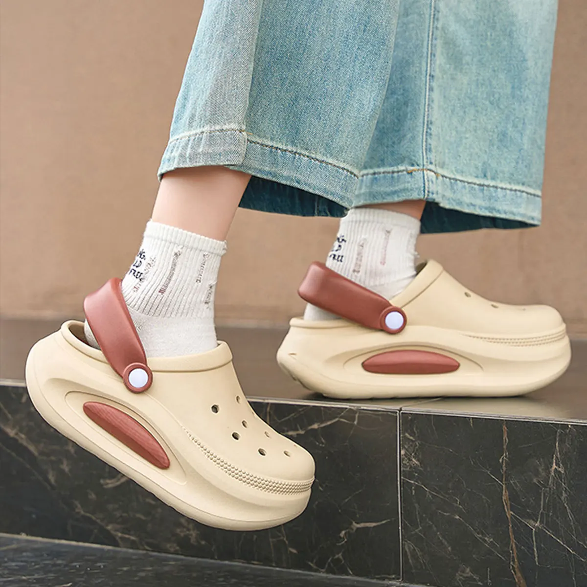 Thick Soled Raised Hole Shoes 2024 Summer New Comfortable Internet Celebrity Anti Slip Couple EVA Sandals For External Wear