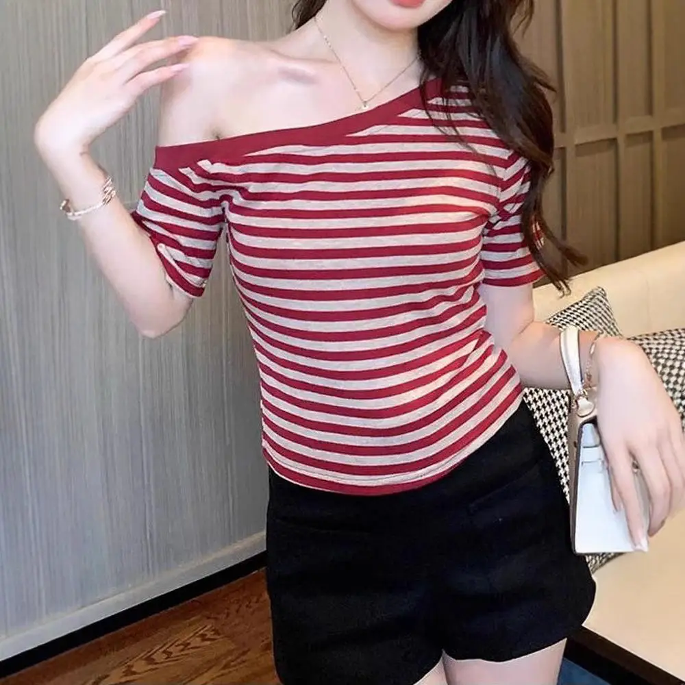 Zomer Nieuwe Sle vrouwen Slim Fit Gestreepte oulder Bared ort Sve T irt Hot Girl Pure Desire Faion Base Top dames Tee