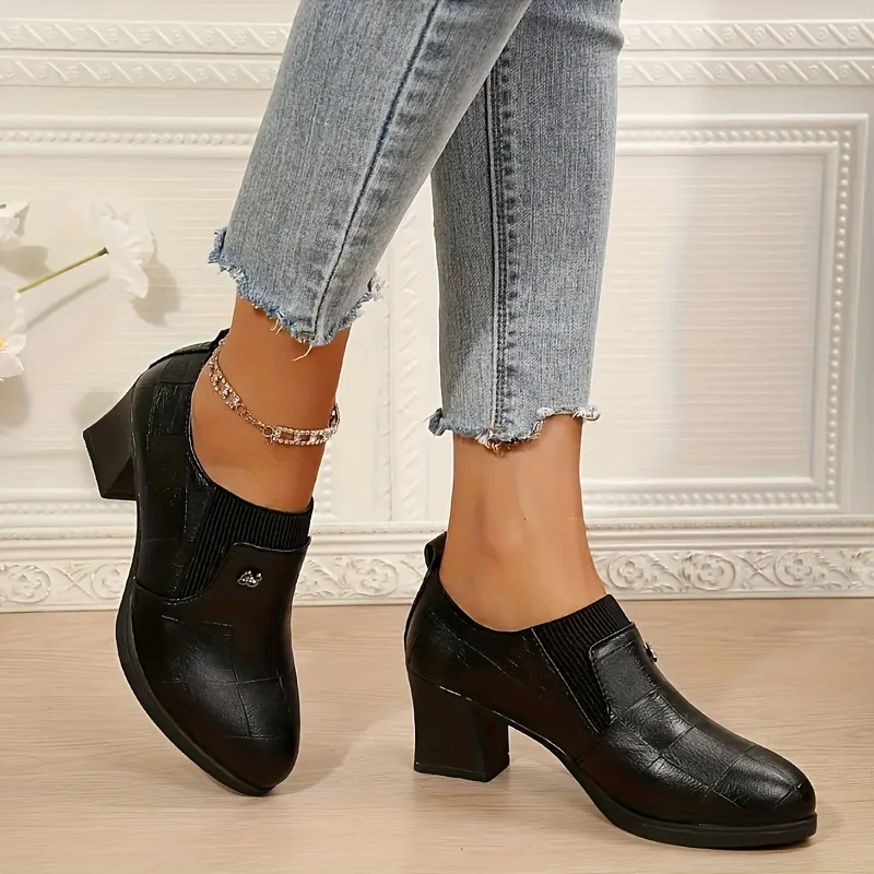 Sepatu Wanita Hak Tebal Musim Gugur 2025 - Kulit Lembut, Ujung Tertutup, Model Slip-On, Warna Burgundy, Anti Selip, Nyaman untuk Kerja Kantor