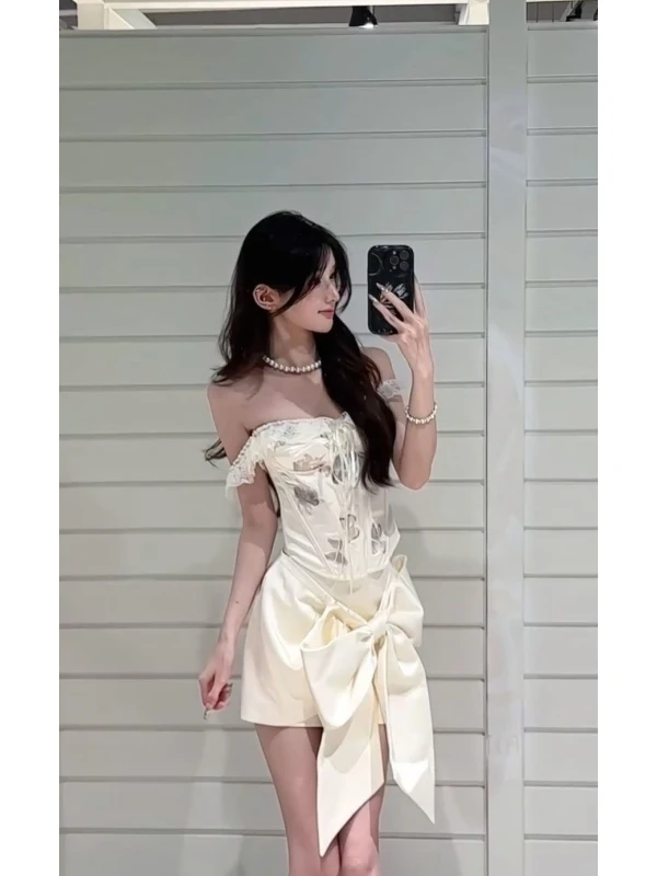 

Sweet And Spicy Lace Trim One oulder Bodycon Top Heavy Embroidery Precise Knot ort Skirt Two Piece Set