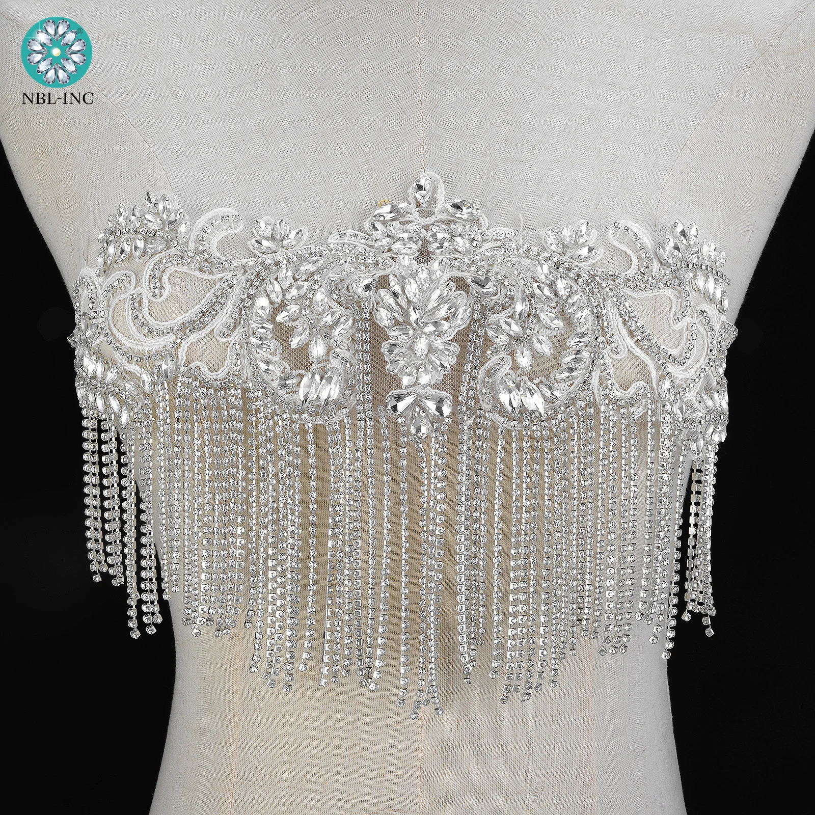 (30pcs）Wholesale silver embroidered rhinstone body applique motif shoulder for dress WDD1368