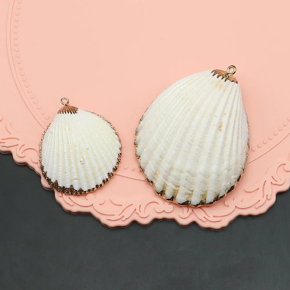 White Natural Shell Pendant Scallop-Shaped Design With Gold-Plated Edging Shell Charm For Bohemian-Style Necklace DIY Accessory