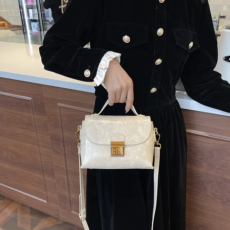 حقيبة وسادة مبطنة كلاسيكية لعام 2026، محفظة كروس مستوحاة من الفرنسية الرجعية للنساء، حقيبة كتف أنيقة للسفر، وصول جديد #4