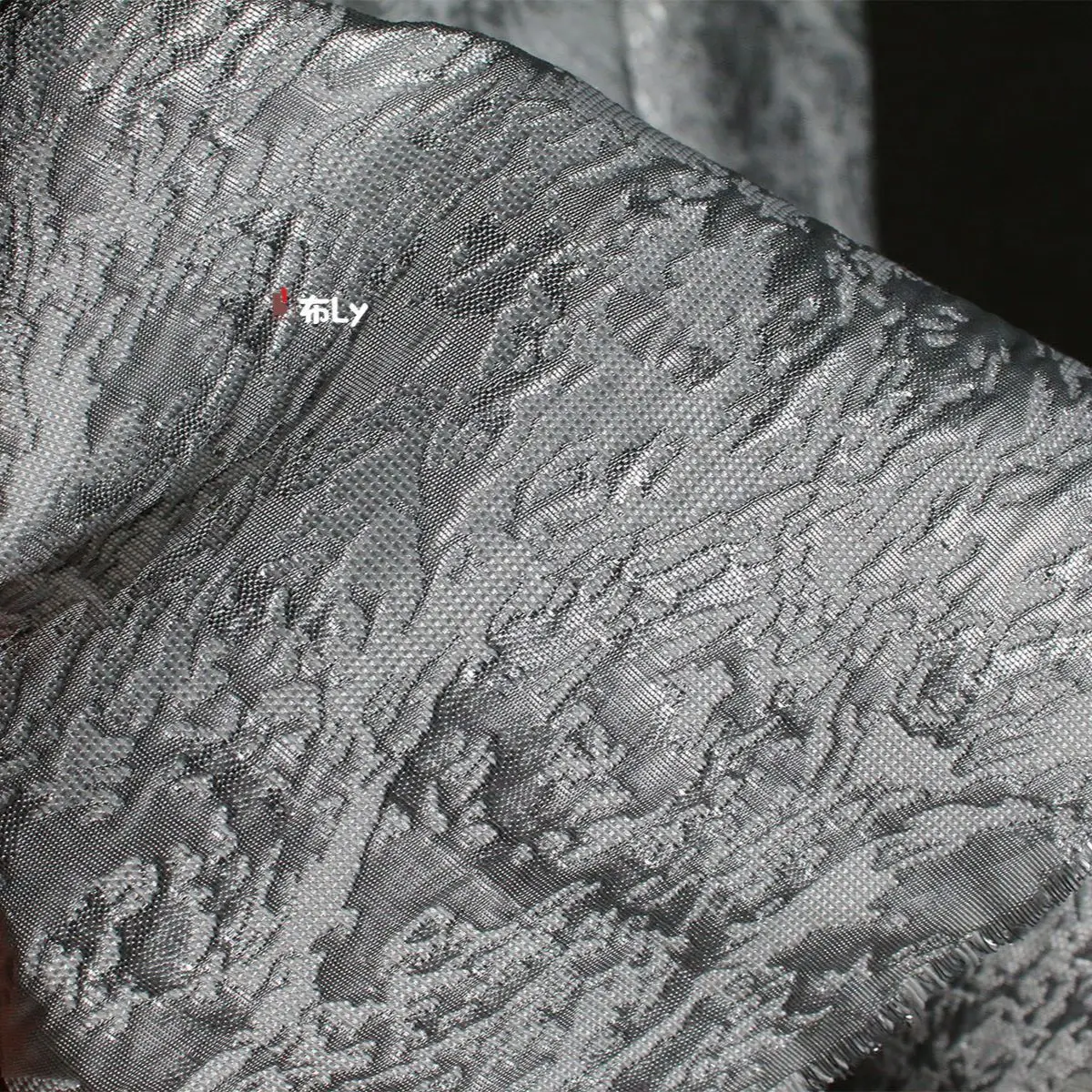 Tessuto jacquard bianco e argento tridimensionale creativo di fascia alta, abito Hanfu in stile nazionale, tessuto di abbigliamento firmato