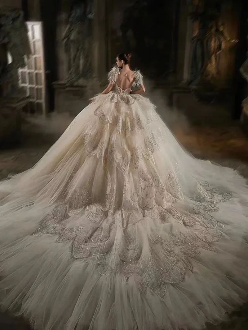 Abito da sposa Dubai di lusso 2025 con foto reali gratuite in velo