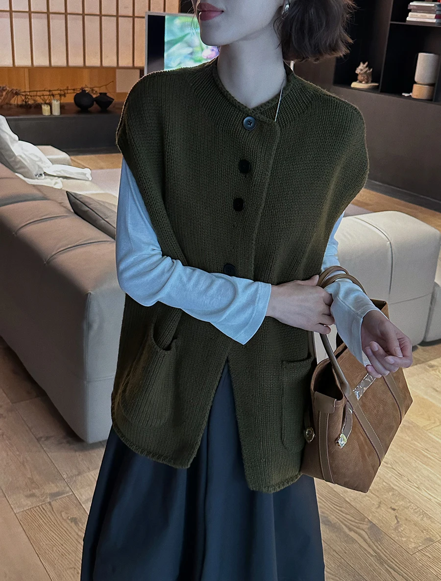 

Ретро-жилет из шерсти с круглым вырезом для женщин, свободный, стройнящий, вязаный топ, осенняя новинка, удобный для повседневной носки, стильный и практичный.