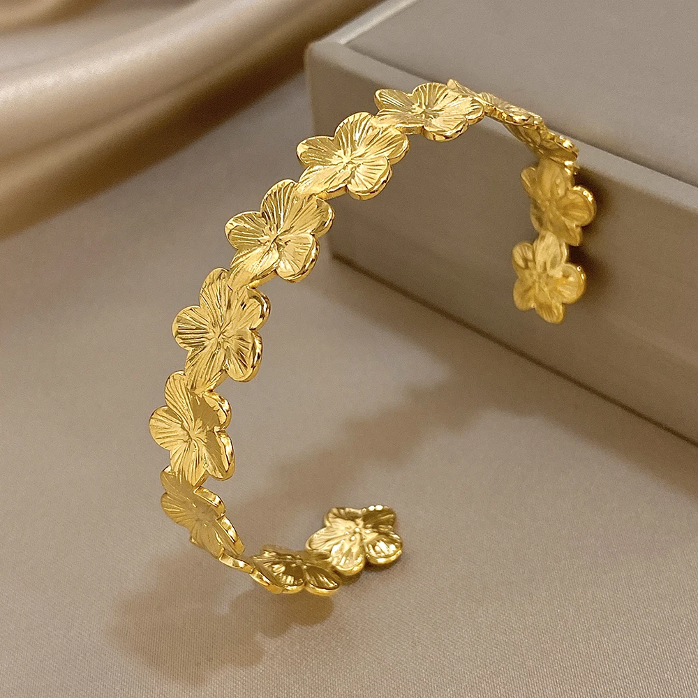 

DODOHAO Elegant Stainless Steel Flower Open Bangle Bracelet for Women Minimalist Gold Color Floral Bracelet Waterproof Jewelry