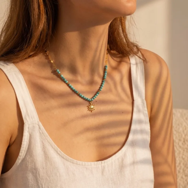 Creative Bohemian Hand-Strung Turquoise Bead Sun Pendant Collar Chains Necklace for Women Beach Music Party Jewelry Accessories