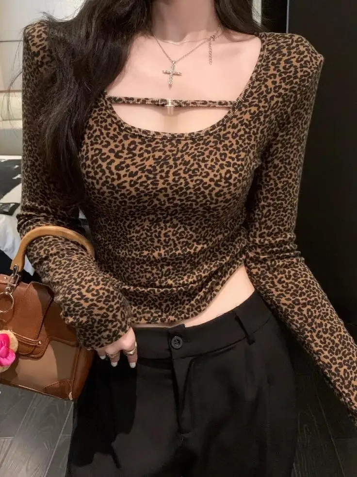

Sexy Leopard Print O-neck Long Sleeved T-shirt Women Vintage Tops Slim Fit Tees Streetwear Style 2025 Fashion Autumn Winter New