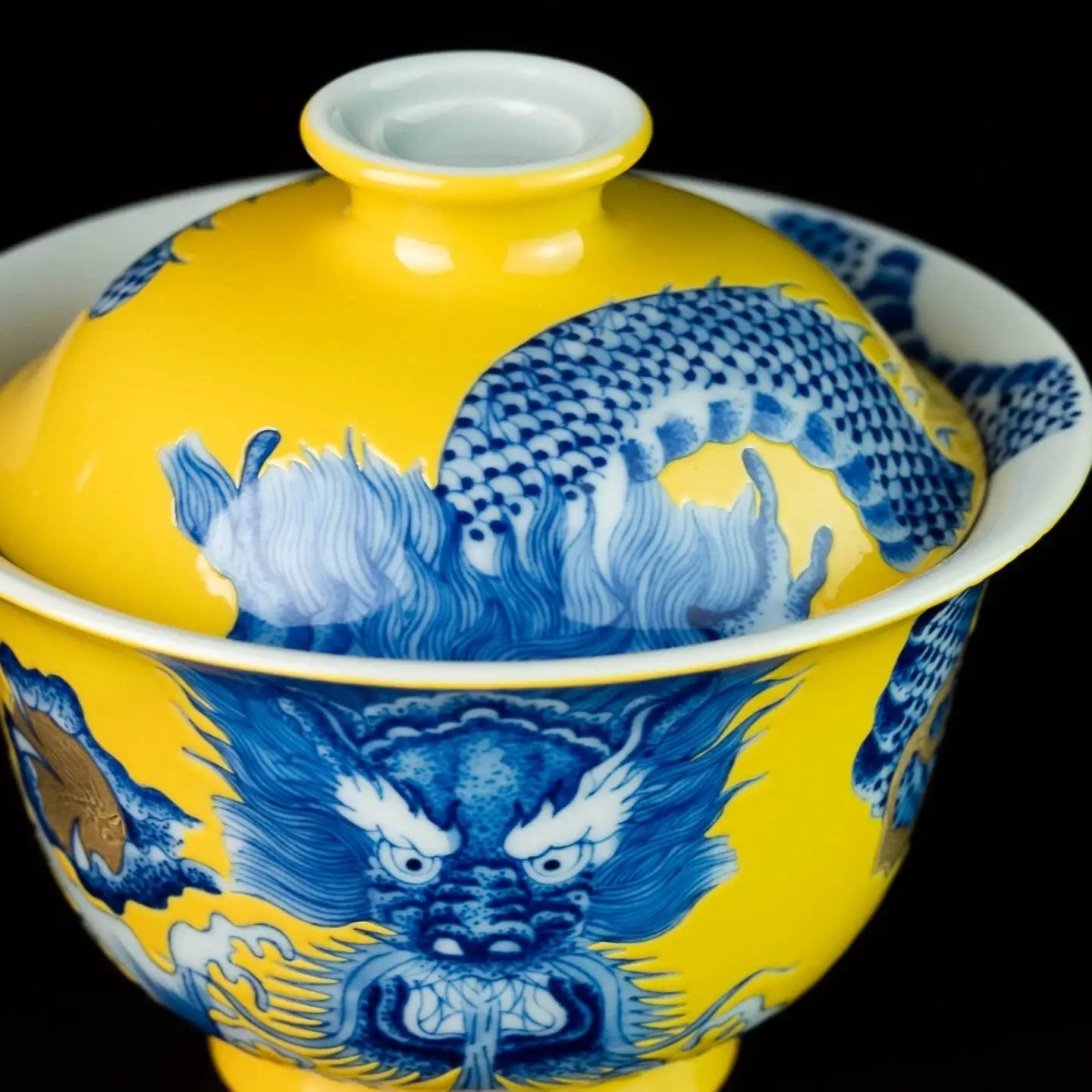 Holy Mountain Jingdezhen Imperial Yellow Glaze Hand-Painted Blue And White Dragon Soaring Water-Absorbing Ceramic Chinese Set