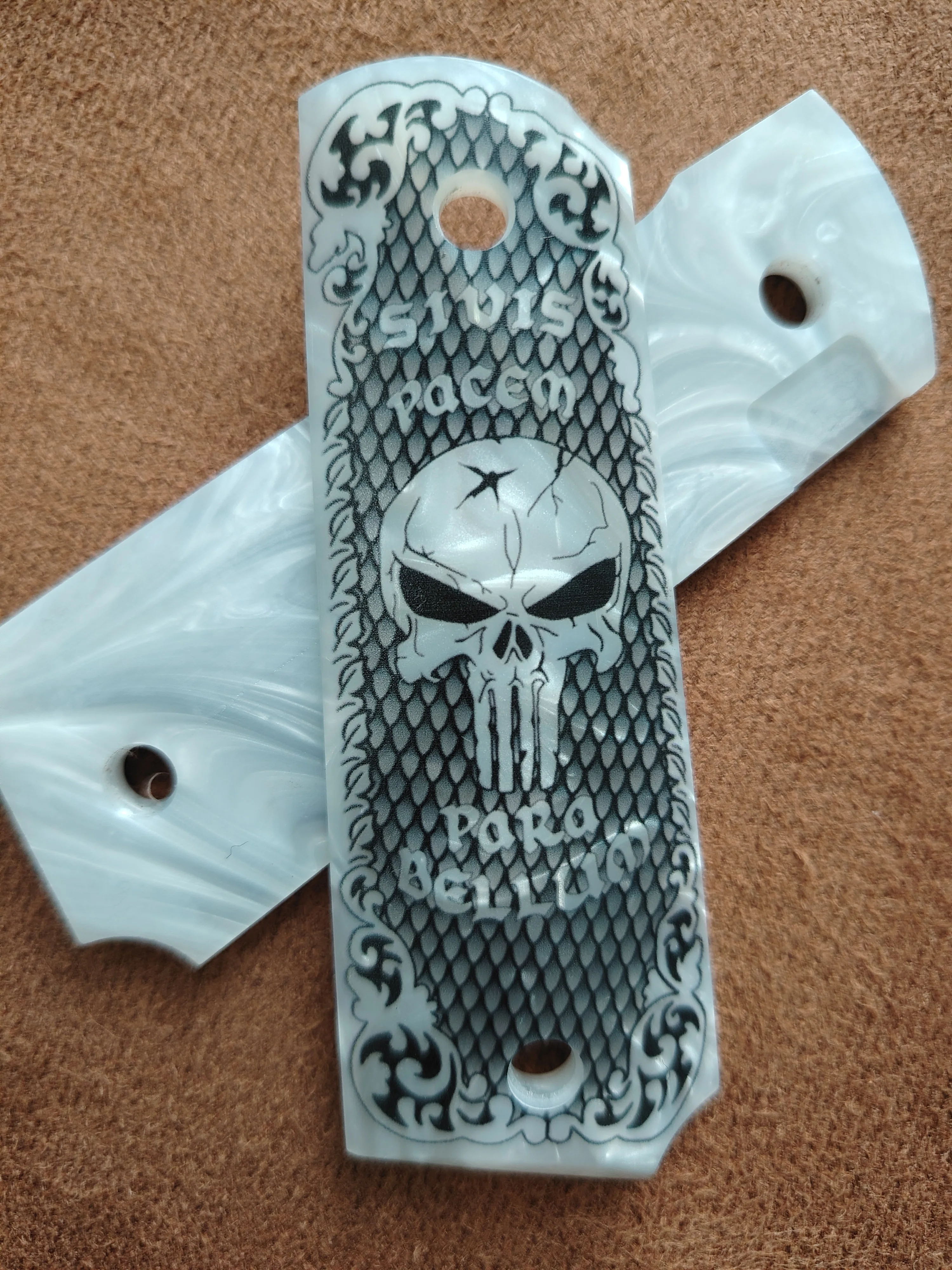 1911 Grips Full Size,White pearl with Punisher Skull,Fits Colt,Kimber,Springfield,Remington,Rock Island,Government Commander