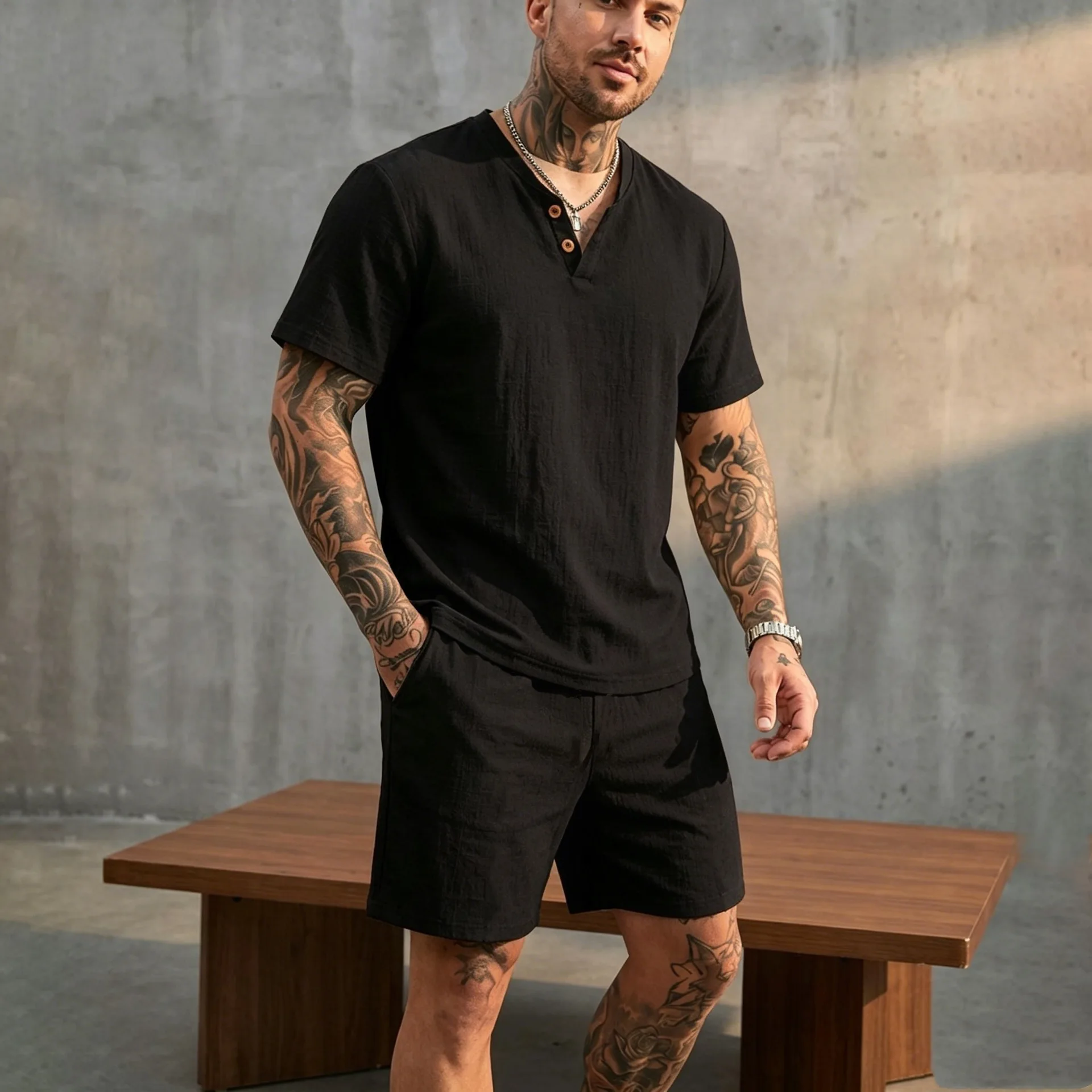 2026 Sommer Europäisch-Amerikanisches Herren-Leinen-Henley-Polo-Zweiteiler-Set: Lockeres Kurzarm-T-Shirt mit passenden Shorts – Atmungsaktives Urlaubsoutfit – Detail 25